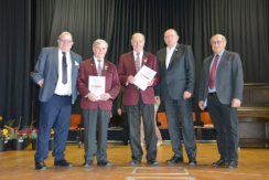 Auszeichnung für 75 Jahre aktives Singen